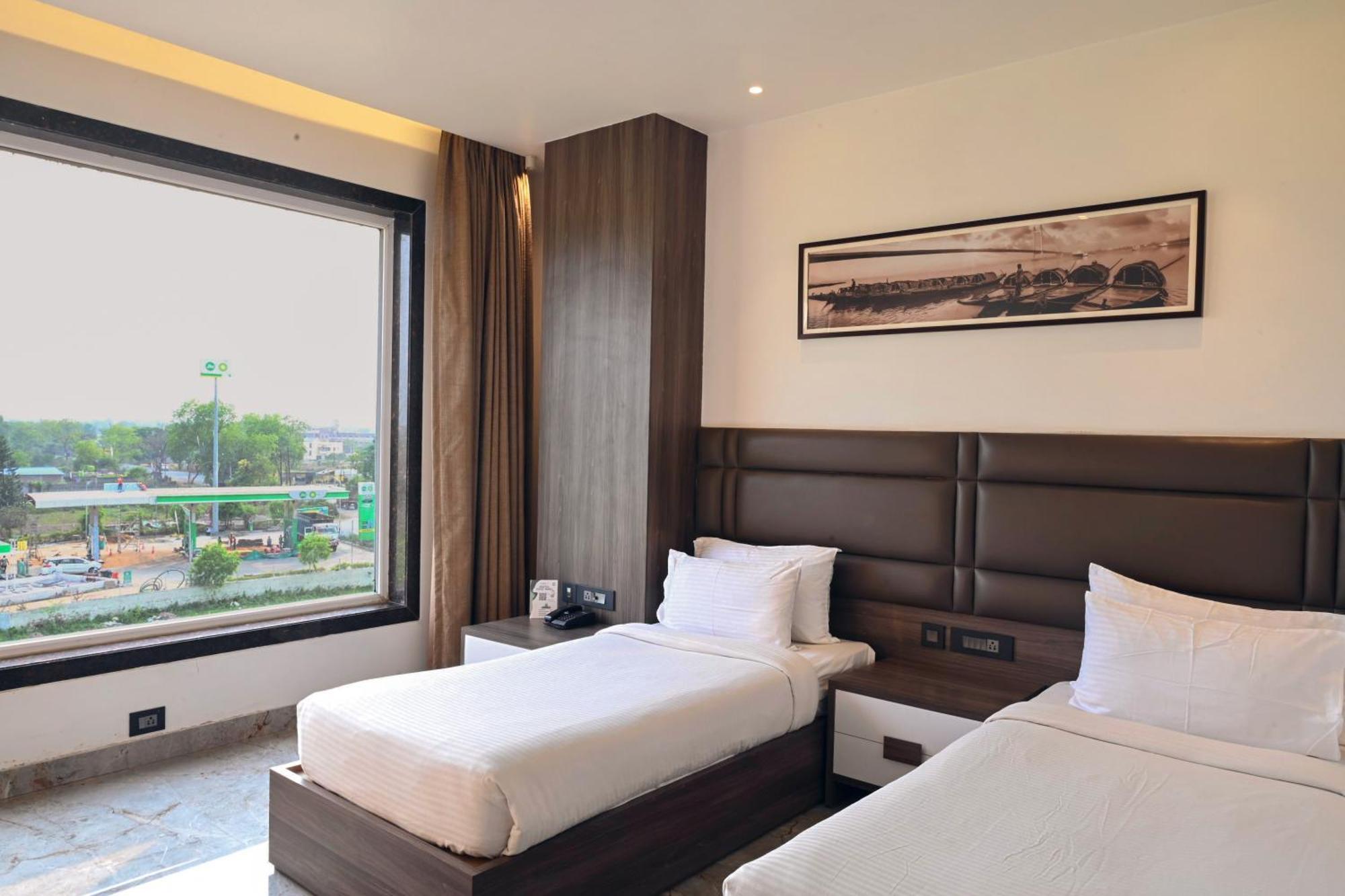 Econest Hotel Tarapith Bagian luar foto